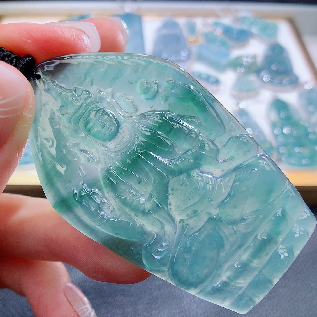 翡翠颈饰未镶嵌翡翠