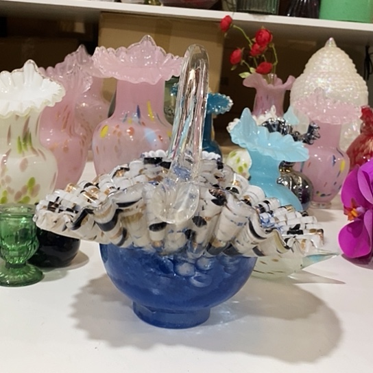 琉璃花瓶高22厘米口径12厘米