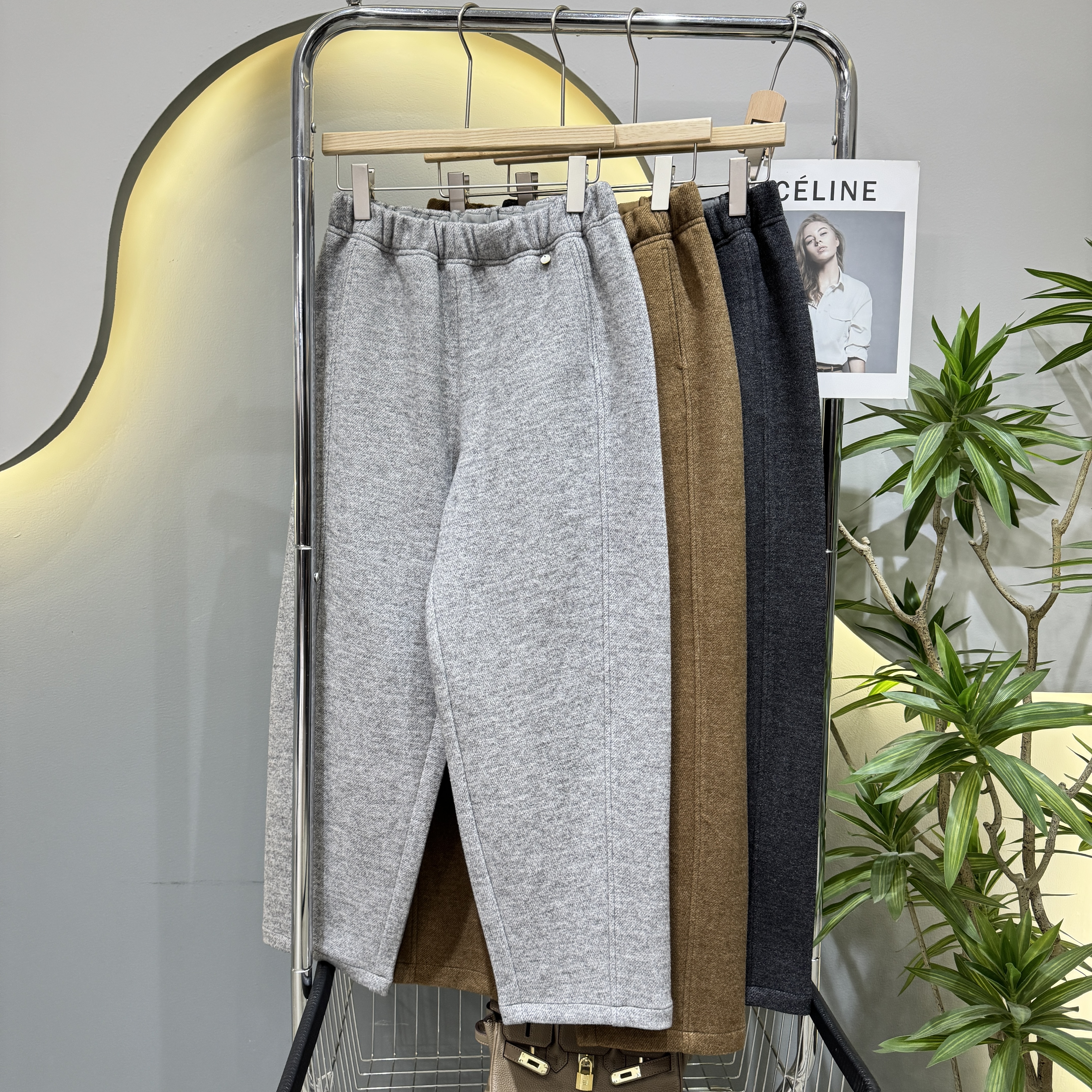 梦恋缘冬季厚款松紧腰百搭轻奢质感羊毛遮肉显瘦镰刀直筒裤25121