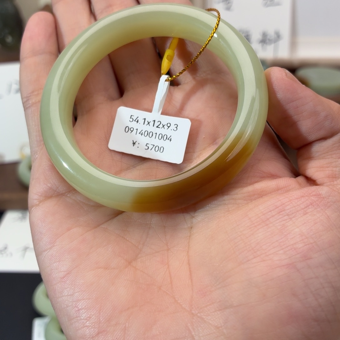 噶***哩和田玉未镶嵌手镯