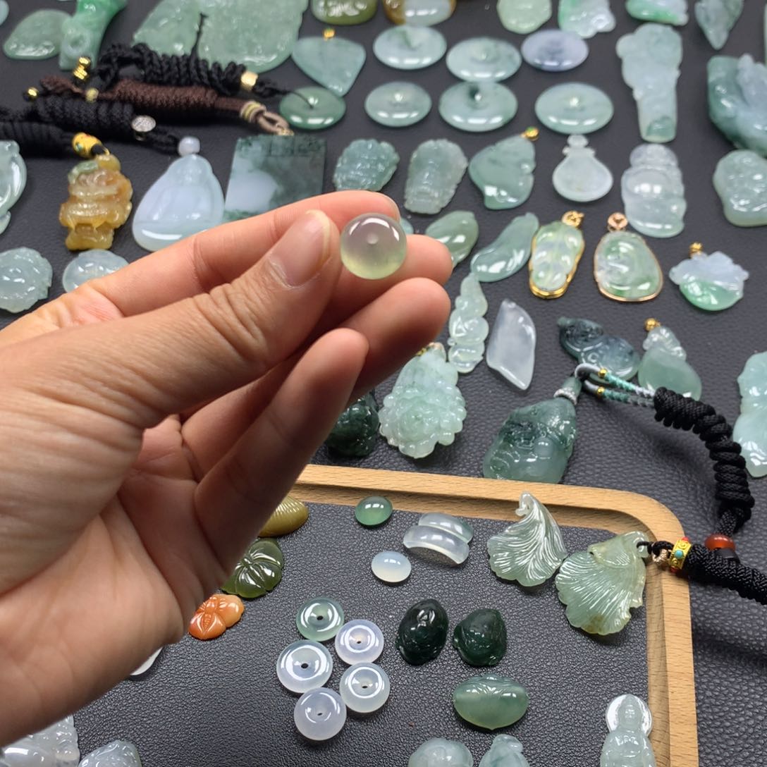 翡翠颈饰未镶嵌鼓珠