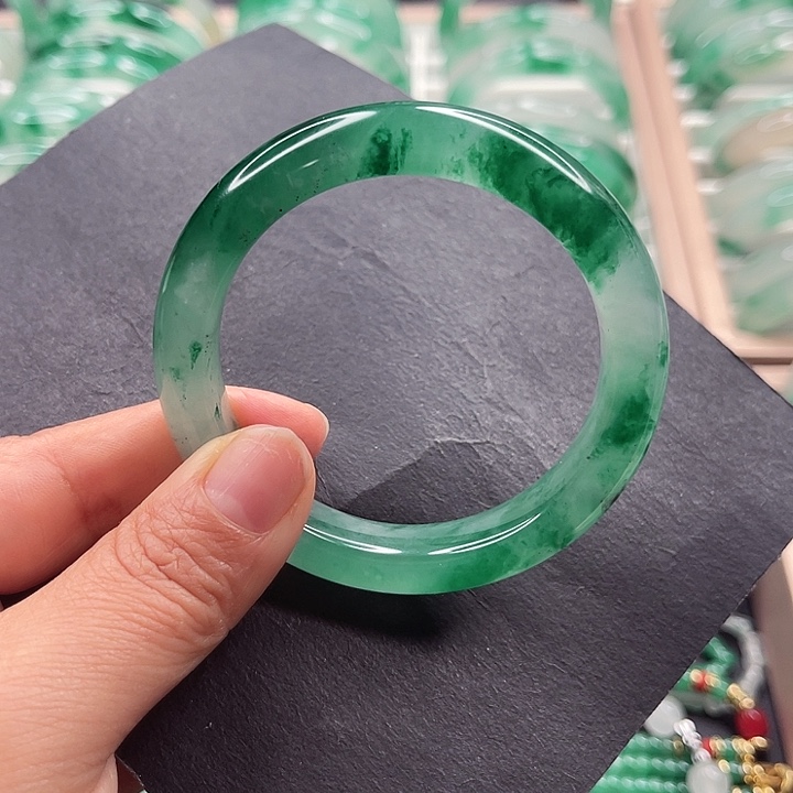 未镶嵌手镯石英质玉