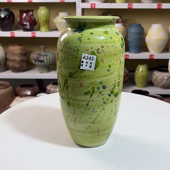 瓶高29口9。陶瓷精品摆件。245
