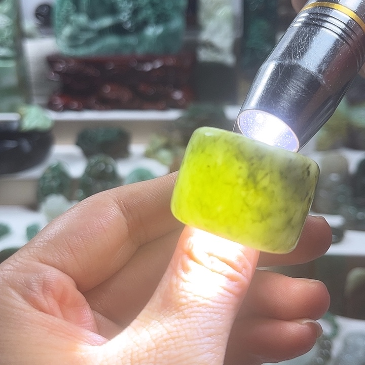 未镶嵌独山玉吊坠