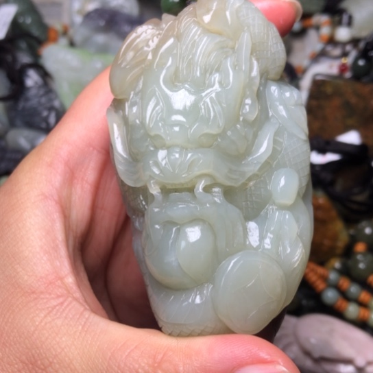 和田玉未镶嵌把件