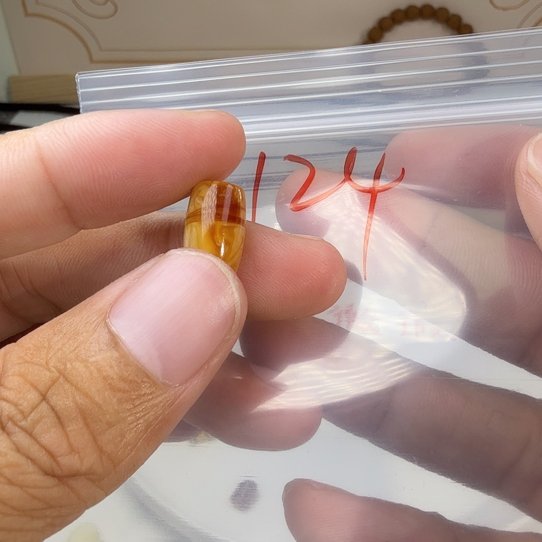 琥珀未镶嵌裸石琥珀