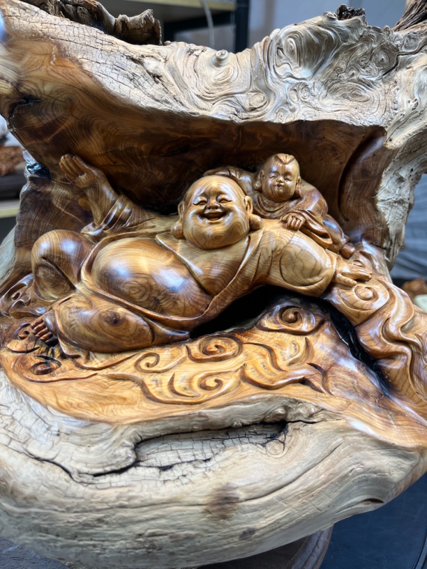太行崖柏陈化大根坨坨《童子戏弥勒》立体手工精雕办公家居玄关精品
