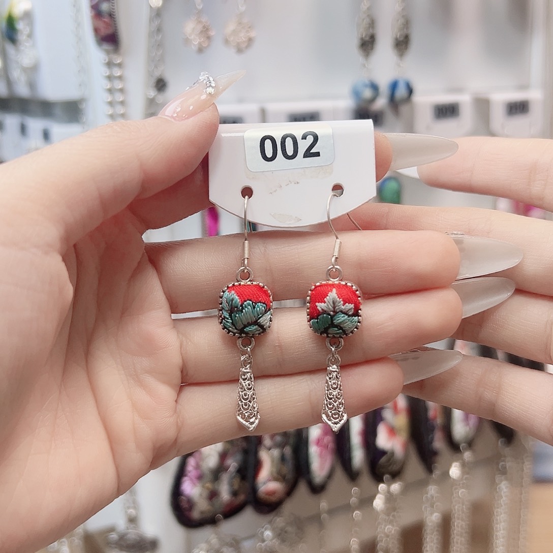 棉类混纺刺绣耳环