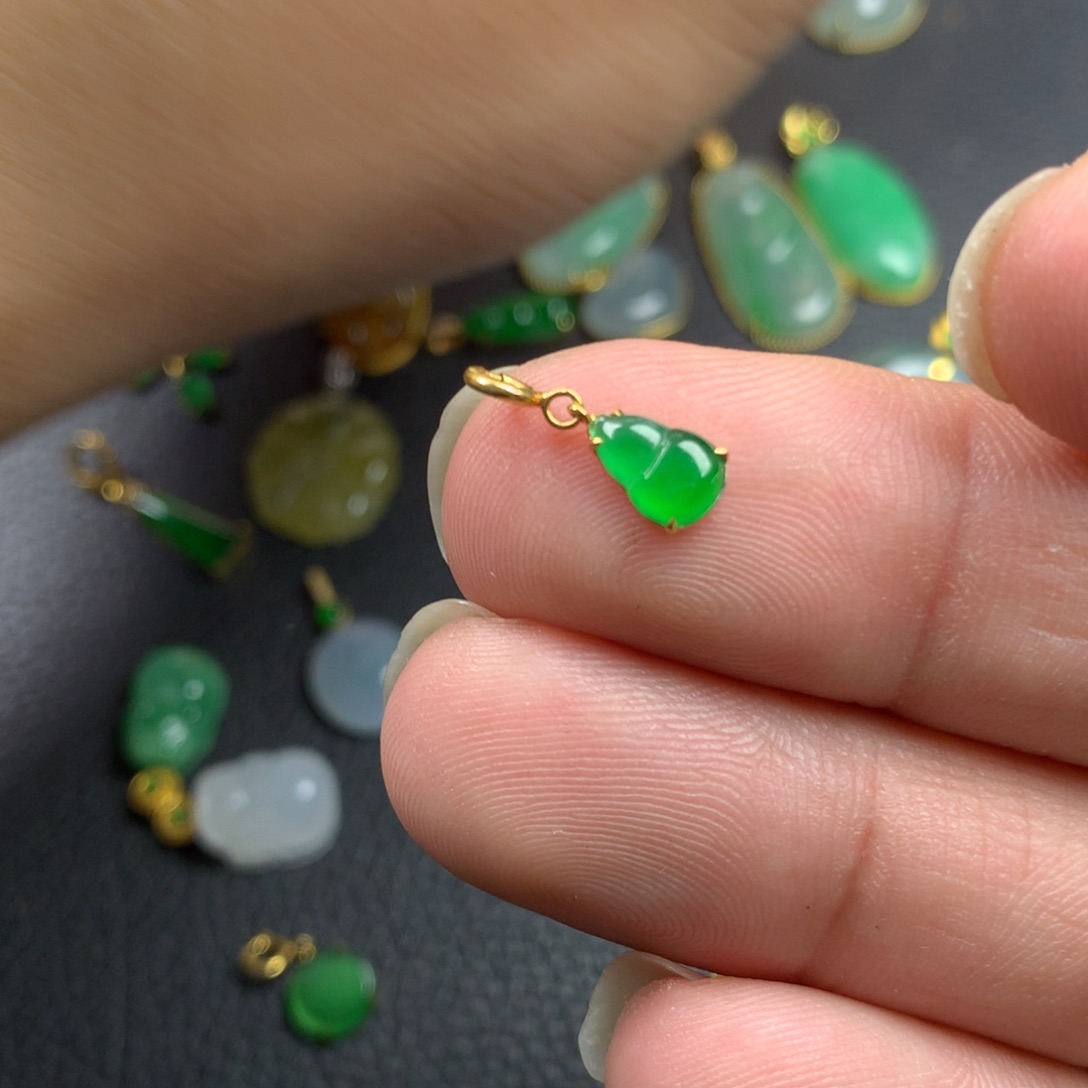 【闪购商品】颈饰18K金镶嵌翡翠翡翠