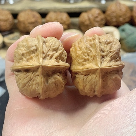 文玩核桃把件血麒麟带彩38