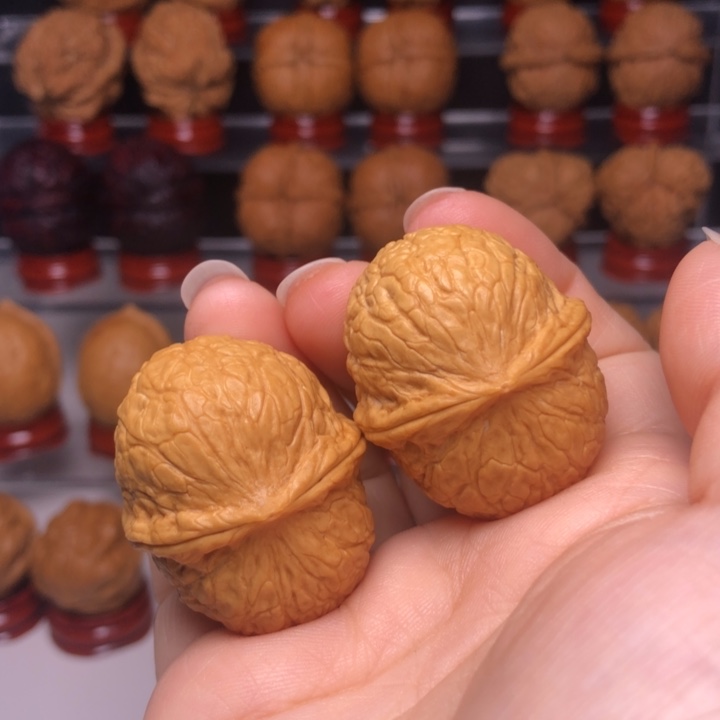 文玩核桃吊坠1招财进宝