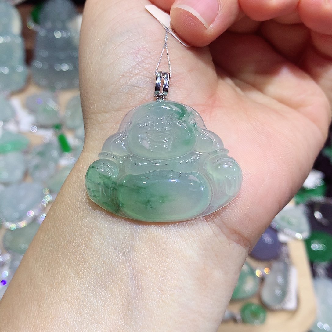 翡翠18K金镶嵌颈饰佛