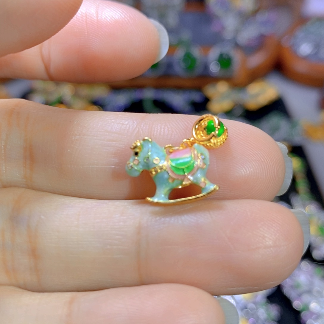 翡翠颈饰银S925镶嵌天然翡翠