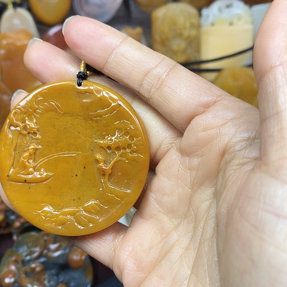 石英质玉（黄龙玉）颈饰未镶嵌