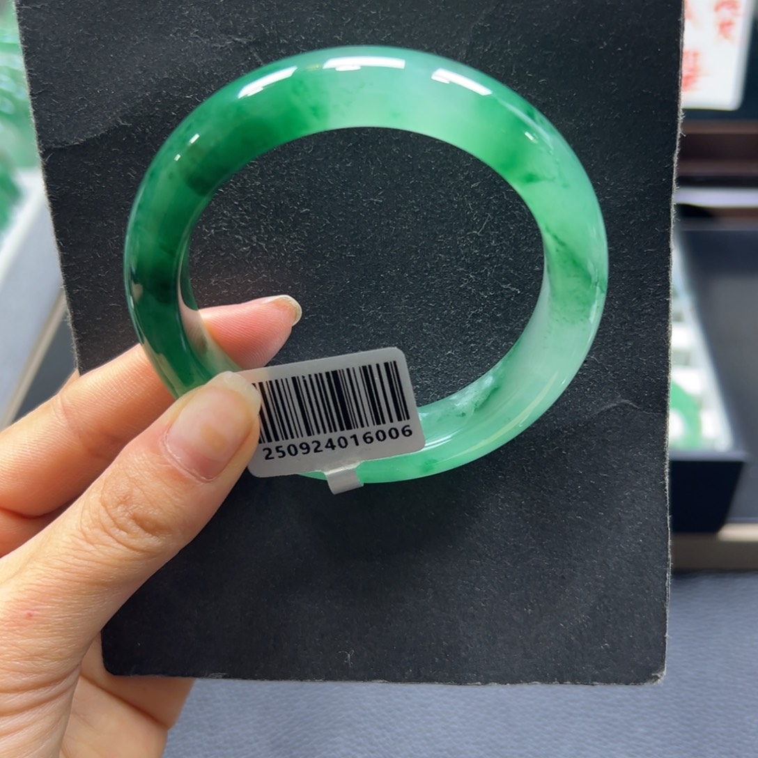 石英质玉（非洲翠）未镶嵌手镯