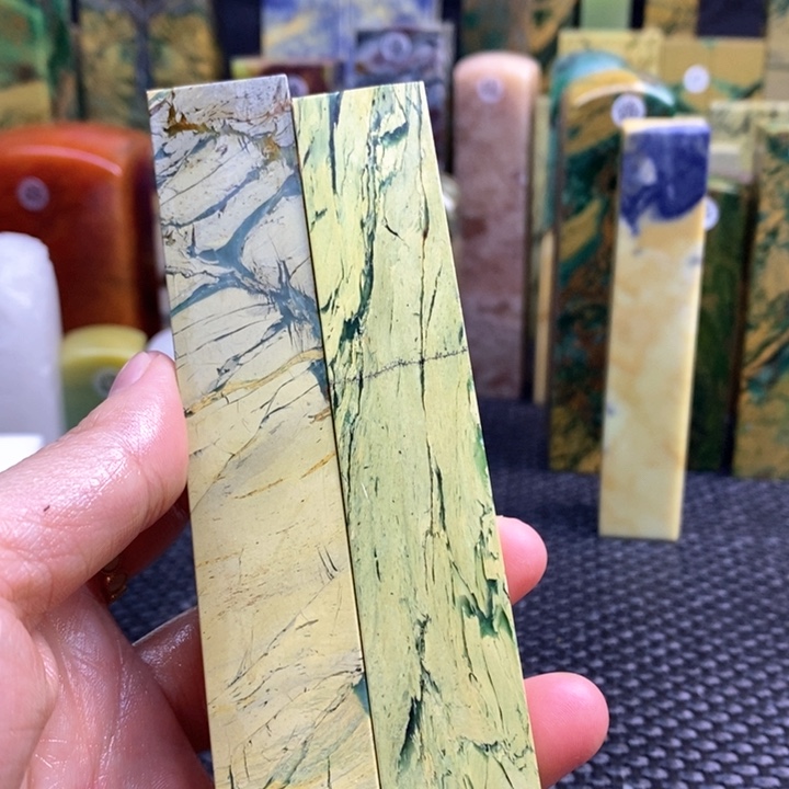 四川石大*哥青田石印章石