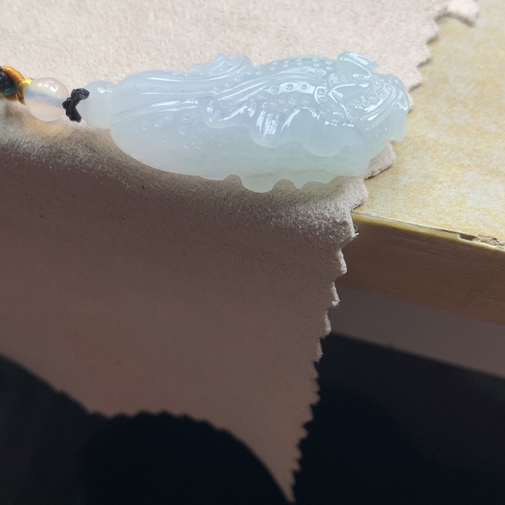 翡翠颈饰未镶嵌吊坠