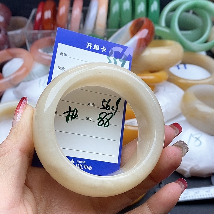 石英质玉手镯未镶嵌