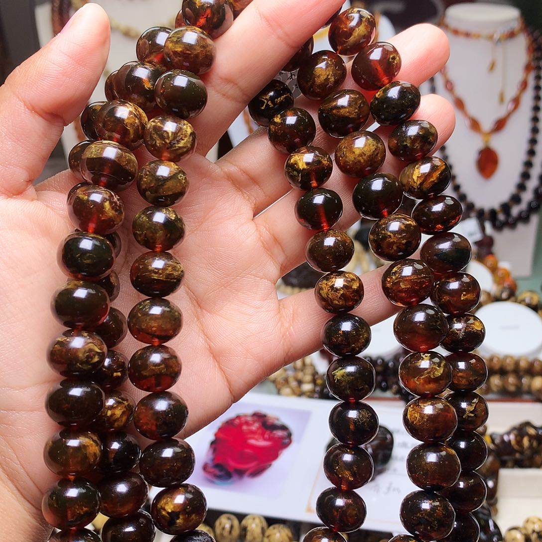 傅***米琥珀未镶嵌裸石抚顺琥珀