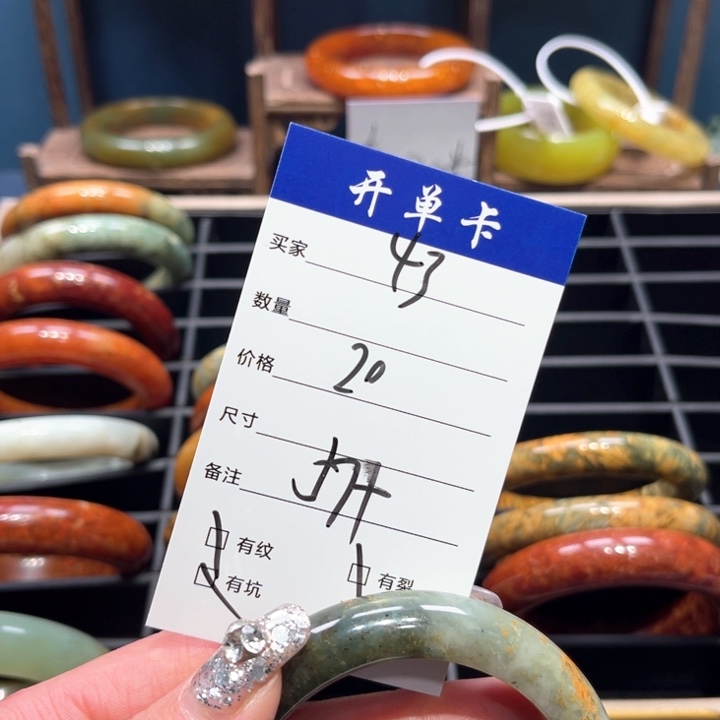 蛇纹石玉手镯未镶嵌紫**犀