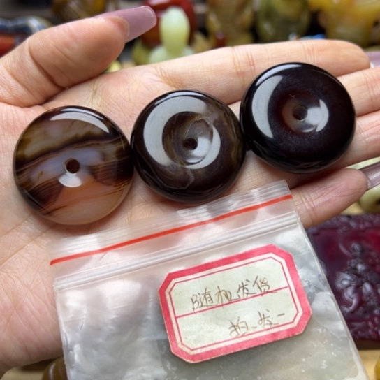 蛇纹石玉未镶嵌颈饰发一个