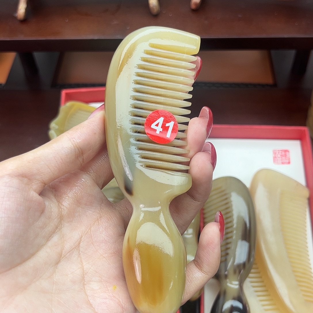 刘***琪纯手工制作纯牛角梳子