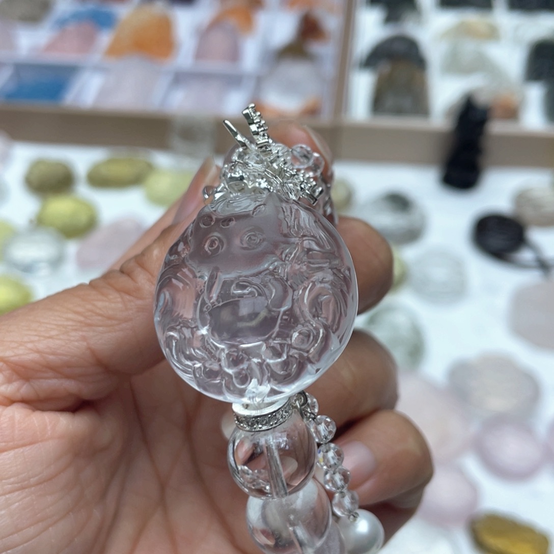 水晶吊坠(不含链)未镶嵌小**?