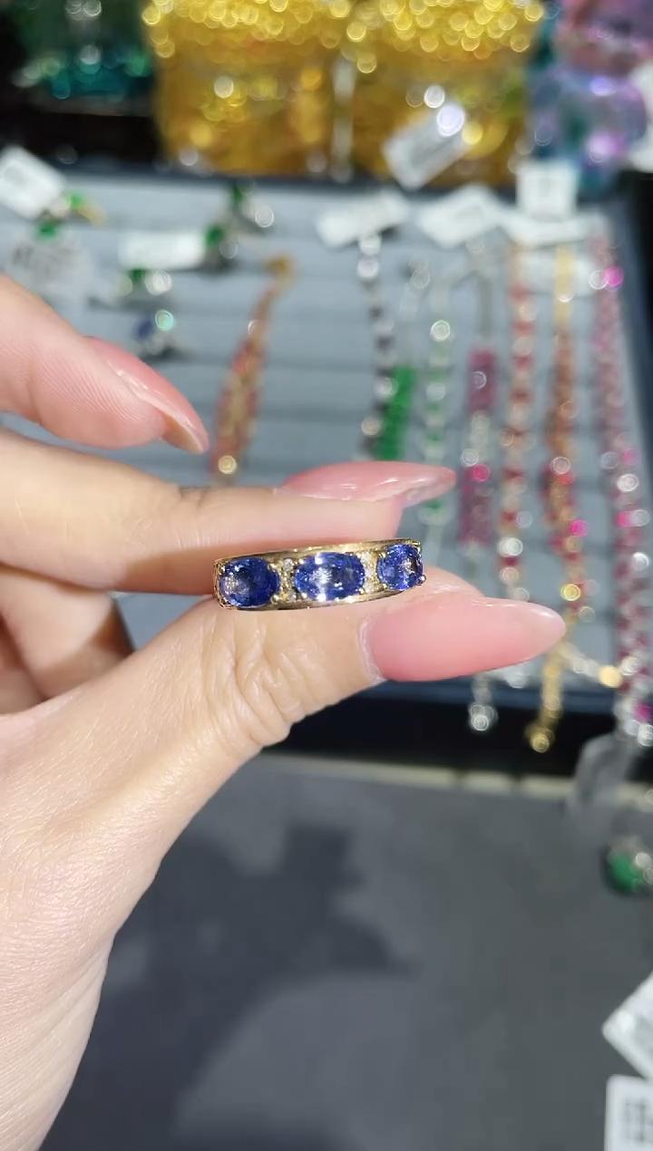 18K金镶嵌天然蓝宝石戒指排戒