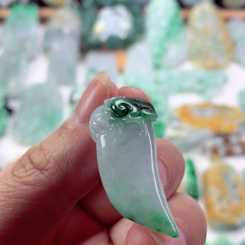 【闪购商品】翡翠吊坠(不含链)未镶嵌