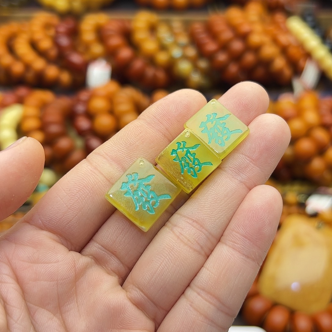 琥珀未镶嵌珠宝奇石多样性发其一