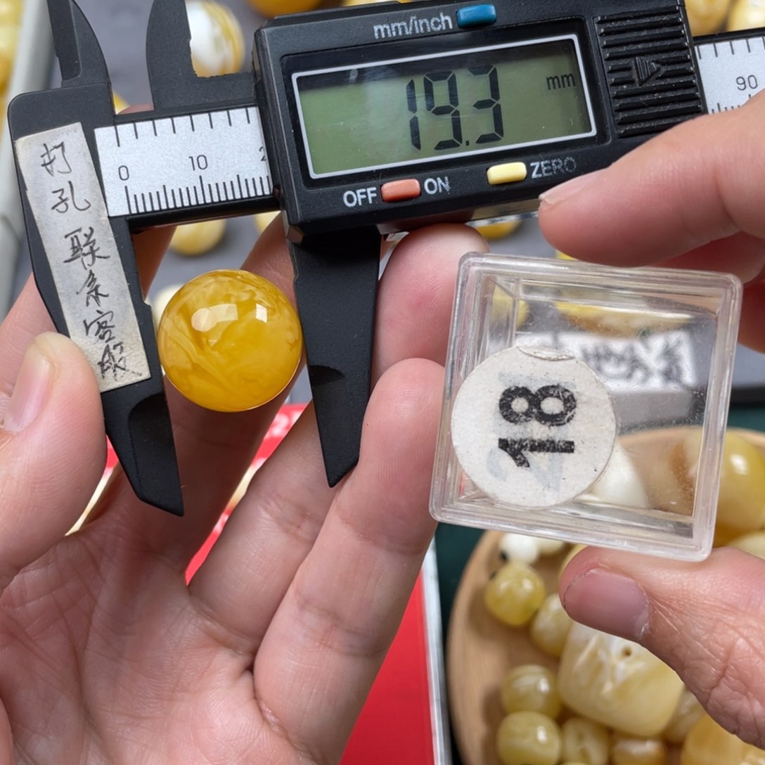 蜜蜡珠宝奇石未镶嵌