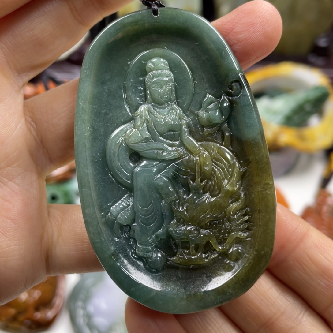 翡翠未镶嵌颈饰牌子