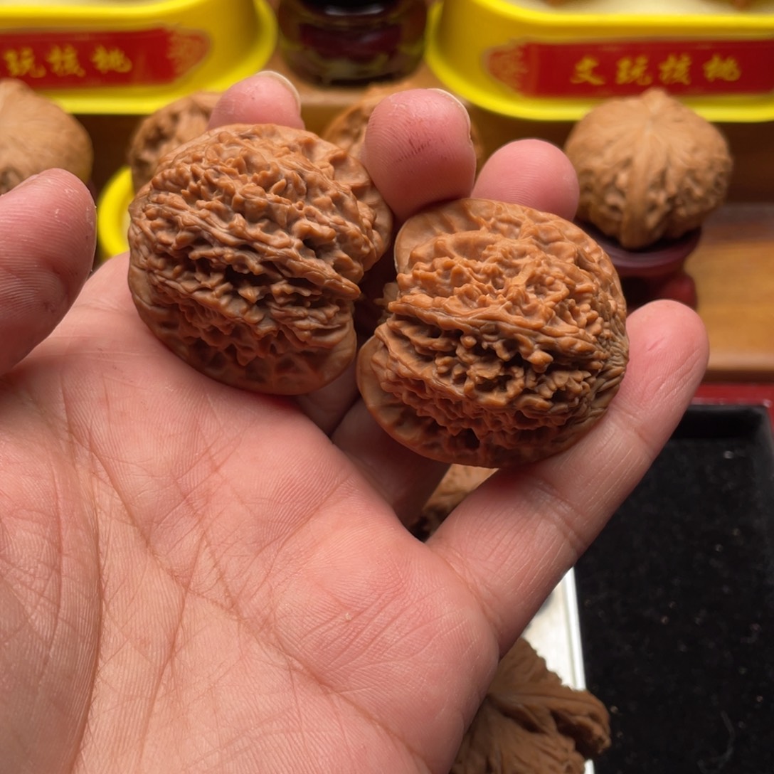 杰***涛吊坠文玩核桃满天星