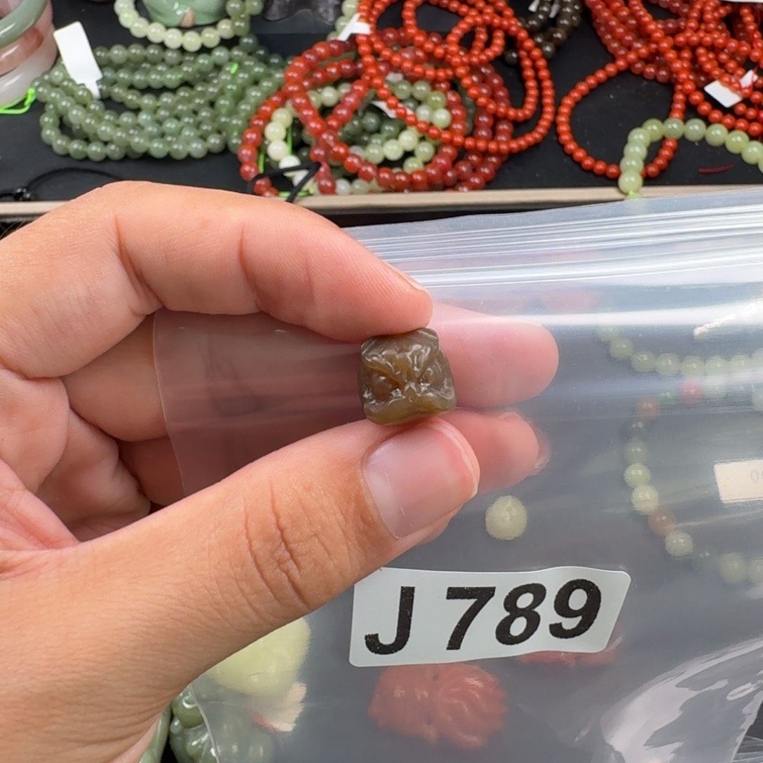 和田玉（糖玉）未镶嵌珠宝奇石