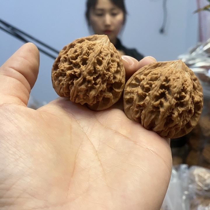 文玩核桃把件44.5红皮老树满天星