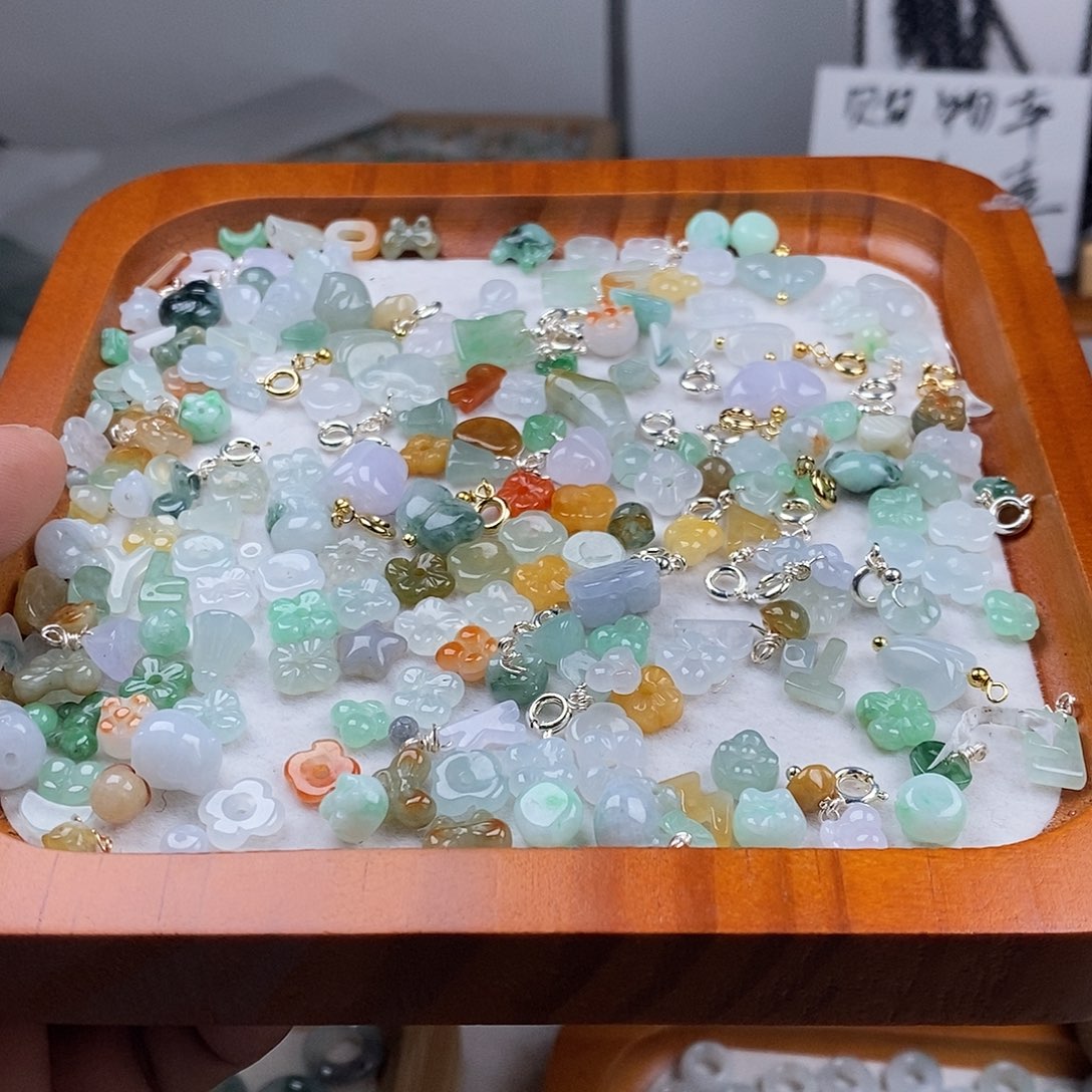 翡翠颈饰未镶嵌小提溜30一个