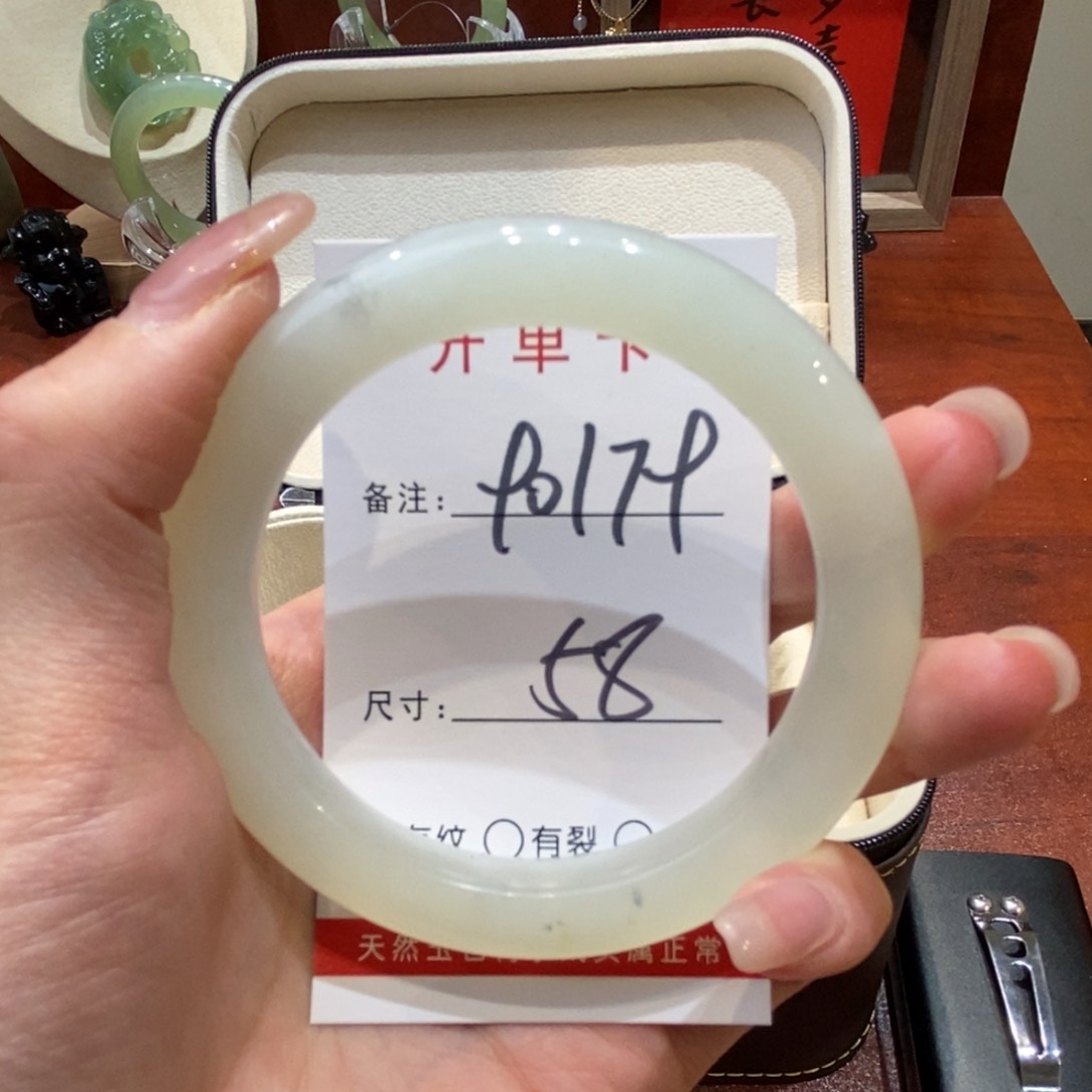 【闪购商品】蛇纹石玉手镯未镶嵌