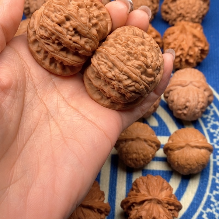 吊坠桃核白狮子4.5