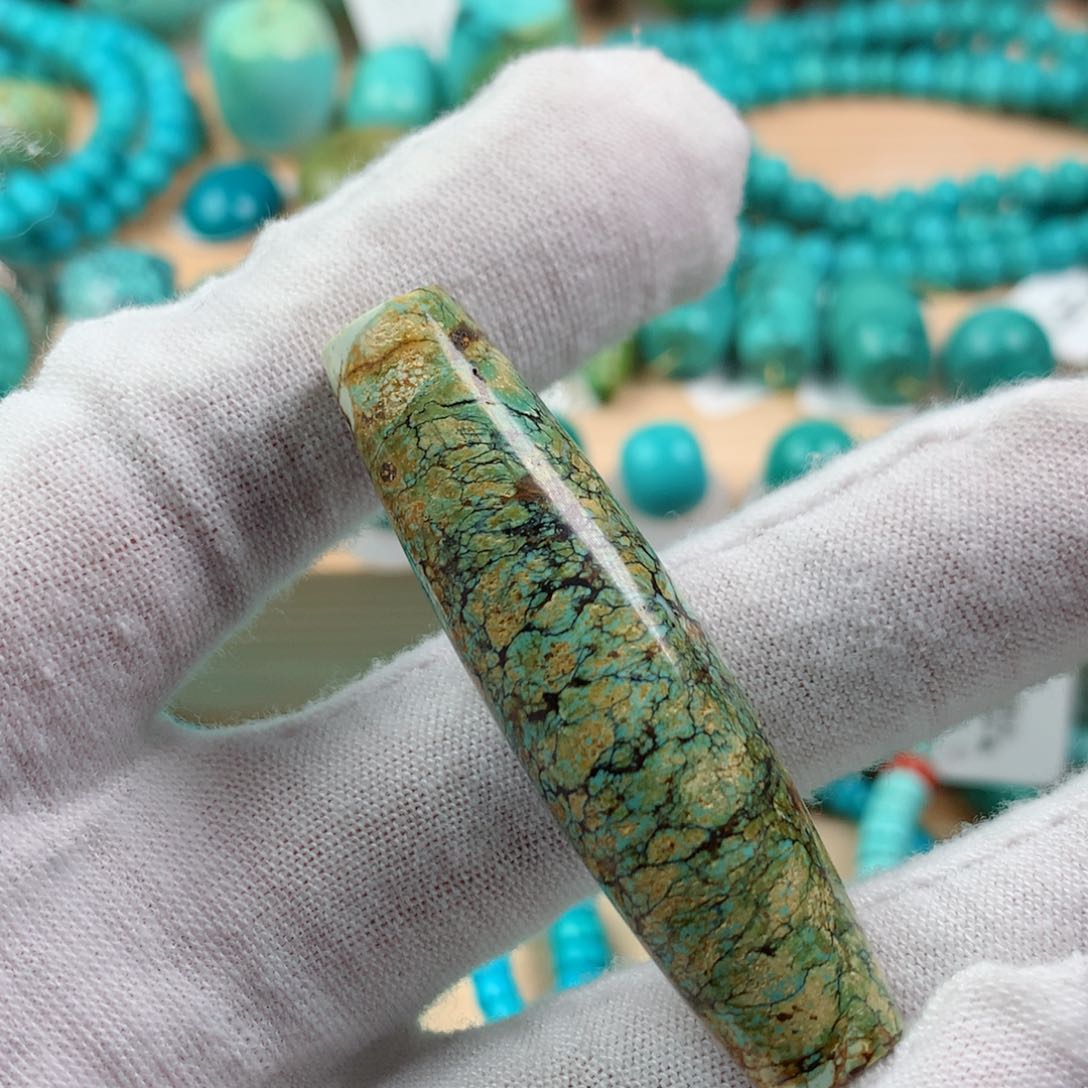 绿松石颈饰未镶嵌