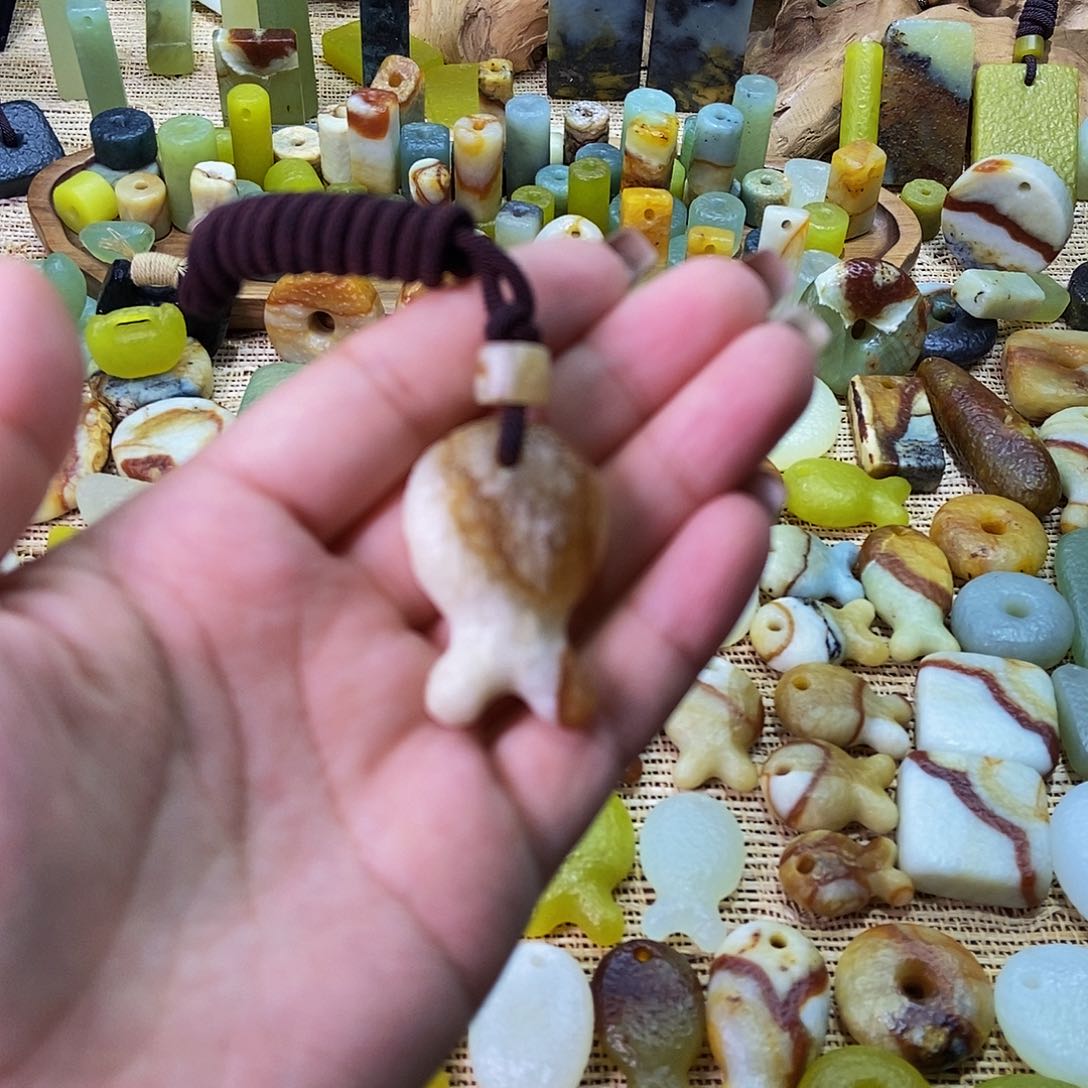 未镶嵌蛇纹石玉挂件