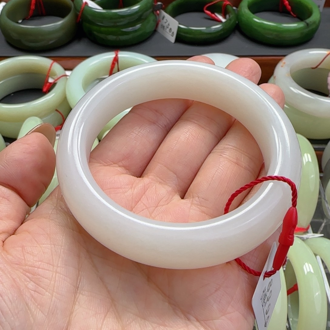 和田玉未镶嵌手镯