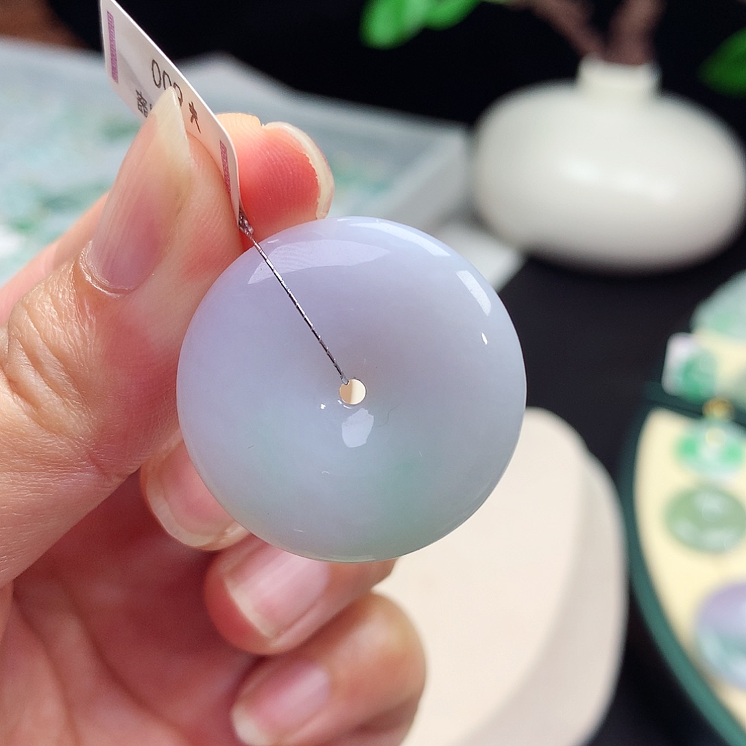 翡翠未镶嵌颈饰平安扣