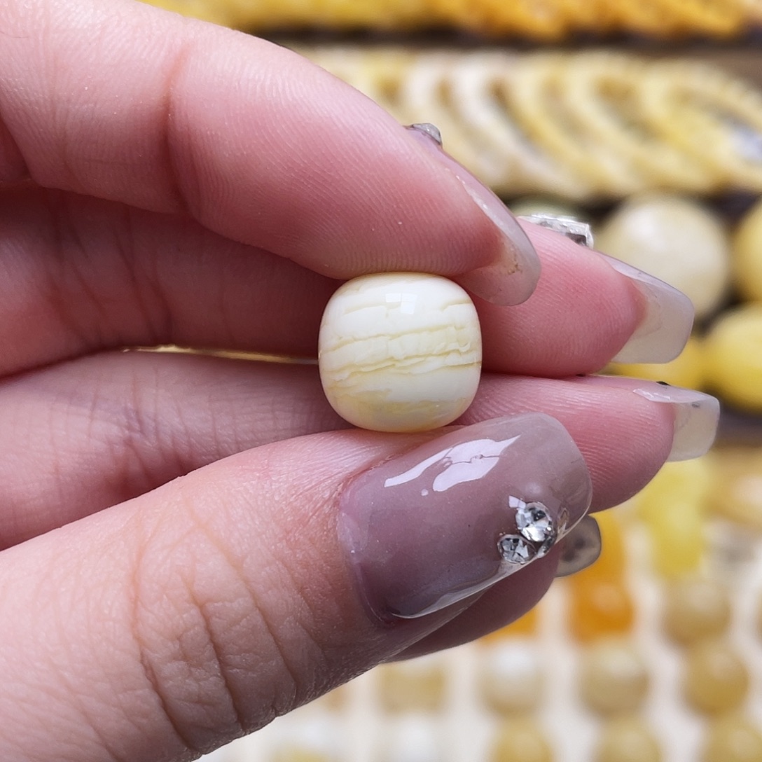 琥珀未镶嵌裸石11.8*11.3mm虎皮老型瑕