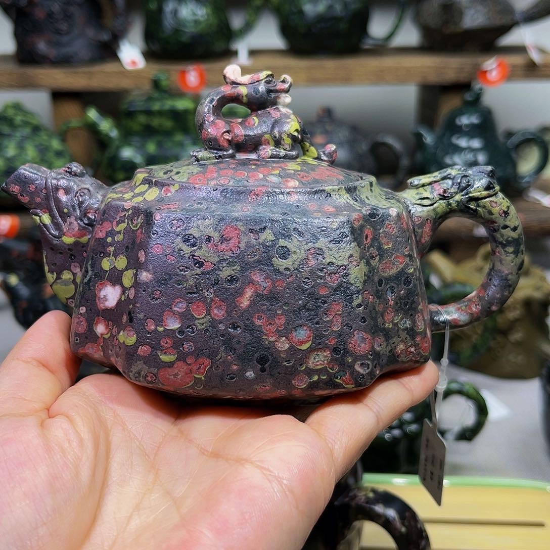 石材梅花玉龙尊壶有纹