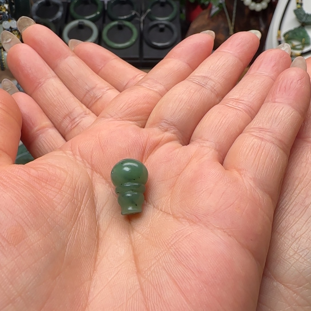 顺***)和田玉未镶嵌颈饰