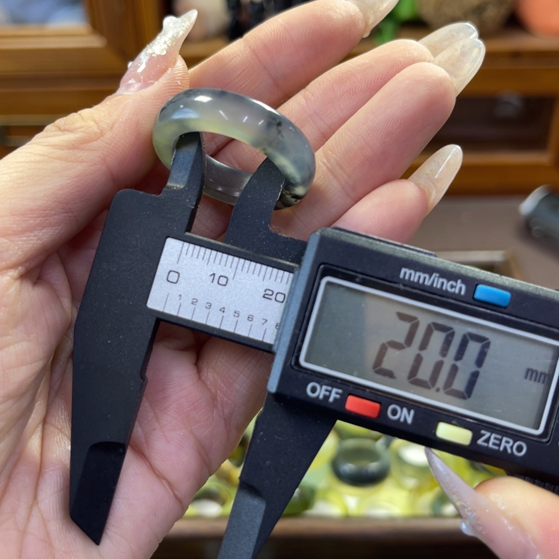 钟***.蛇纹石玉未镶嵌手镯瑕疵159