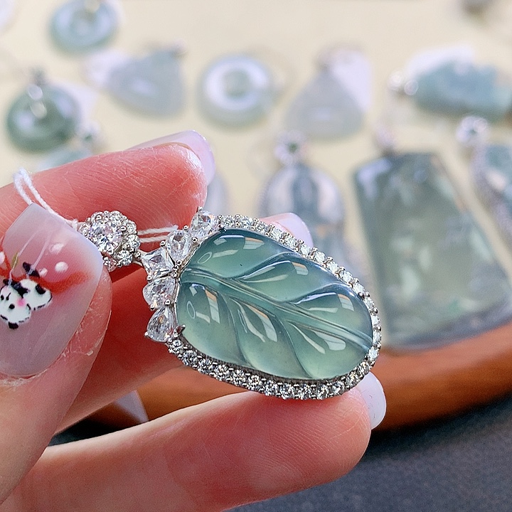 翡翠颈饰银S925镶嵌翡翠