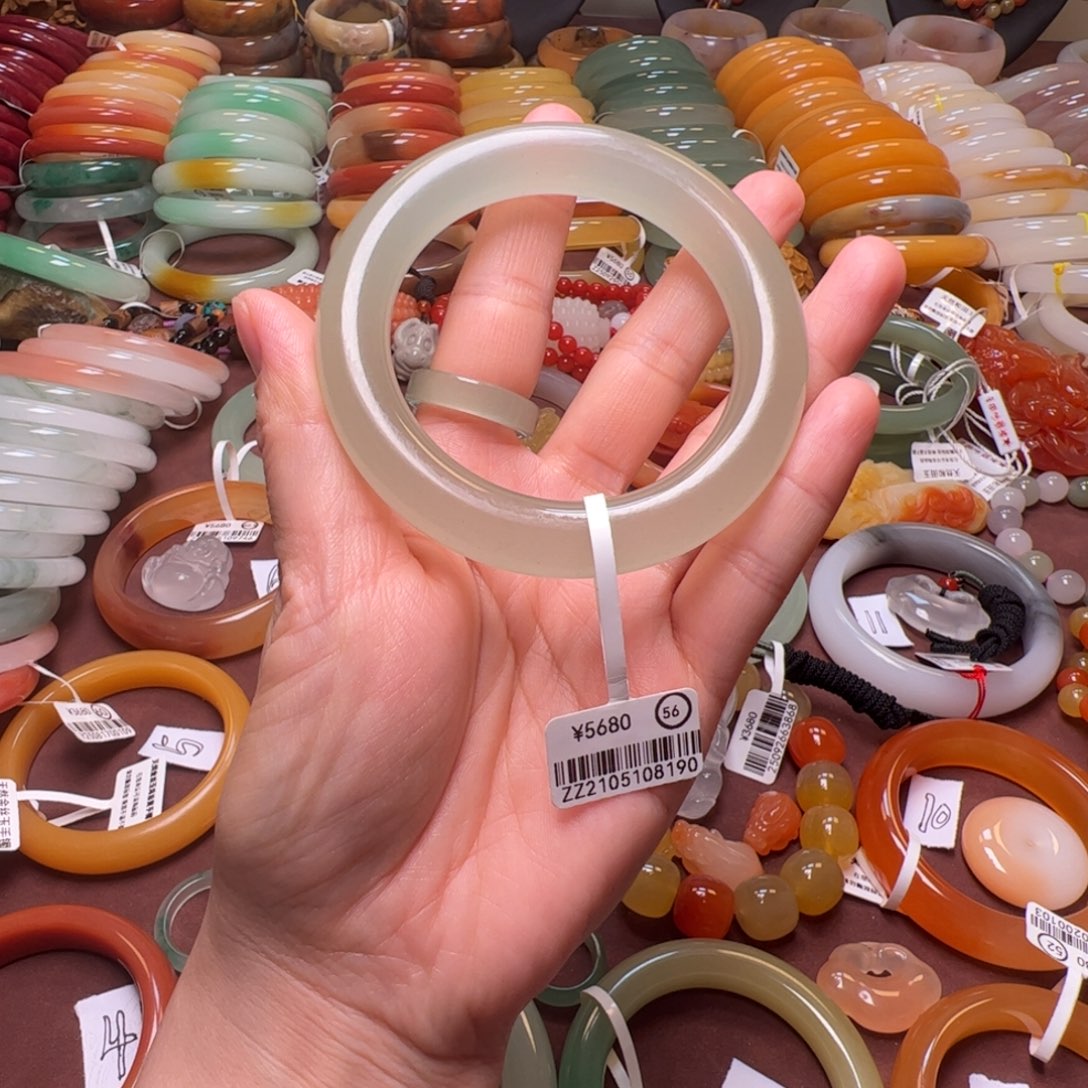 红***枫石英岩玉未镶嵌手镯