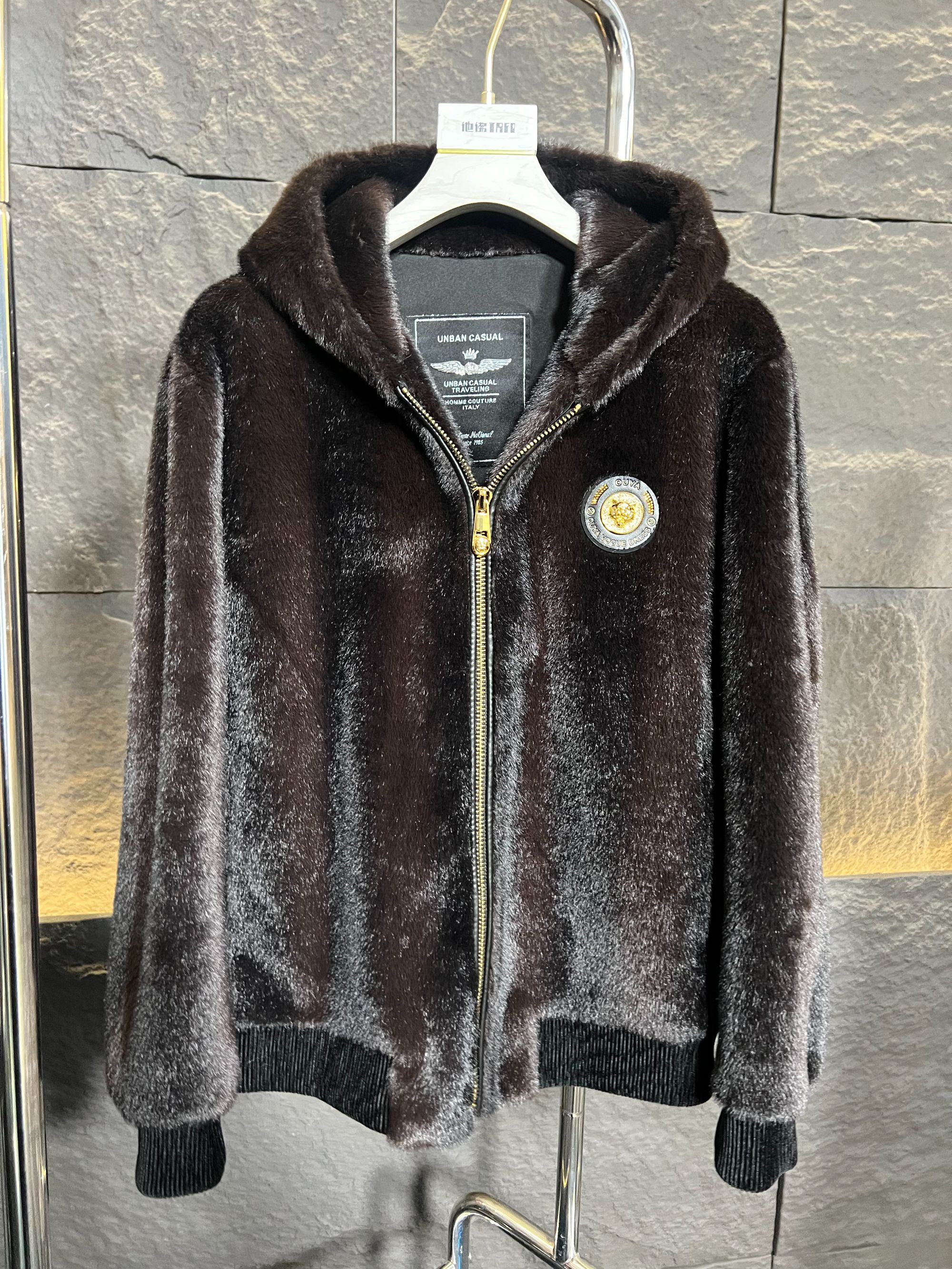 2025冬款保暖加厚连帽款休闲轻奢夹克外套