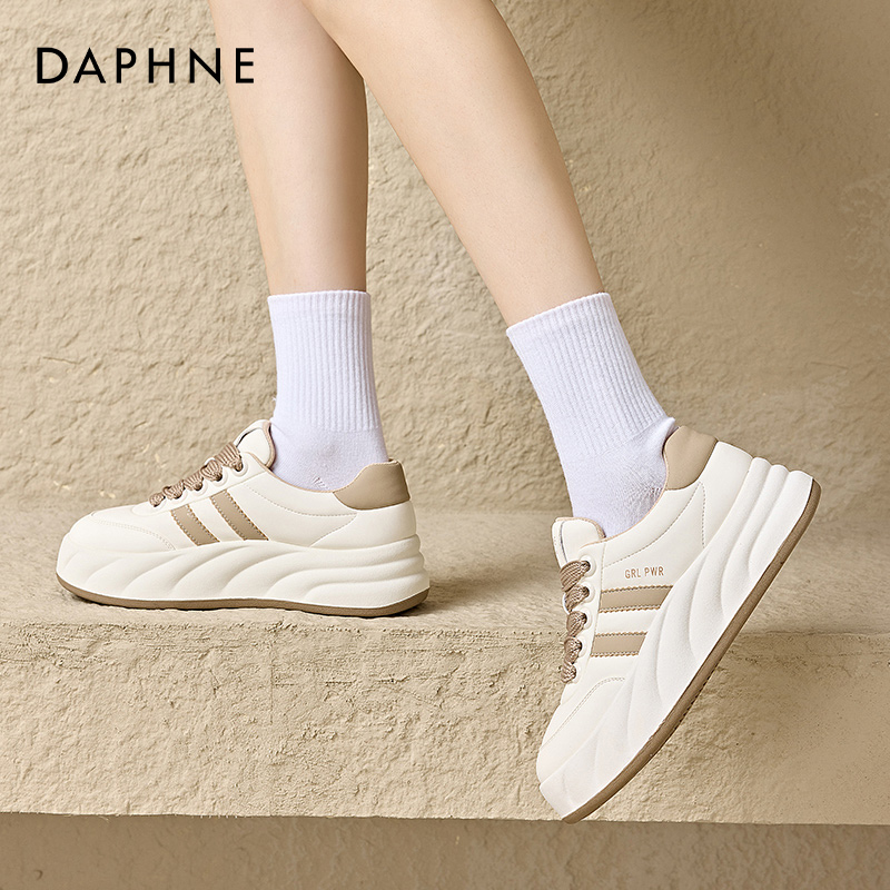达芙妮今年流行的女鞋厚底鞋配阔腿裤2025新款春季白鞋软底休闲鞋